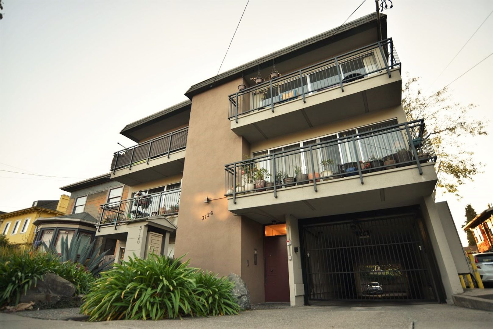 Berkeley Apartment: 3126 College Avenue