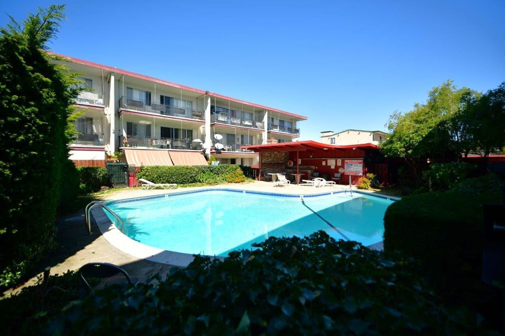 Alameda Apartment: 1919 Shoreline Drive