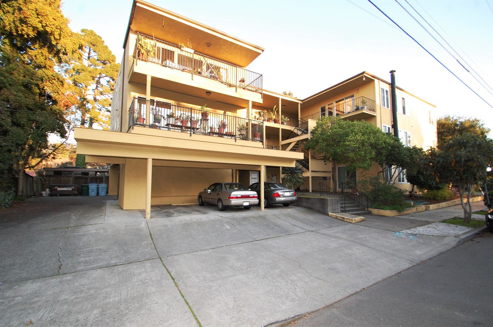 Berkeley Apartment: 1275 Bonita Avenue