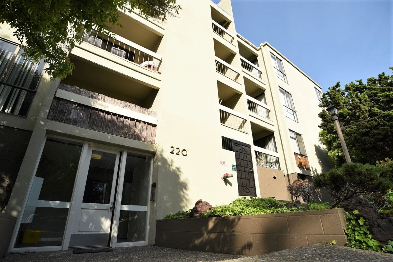 Oakland Apartment: 220 Perkins Street