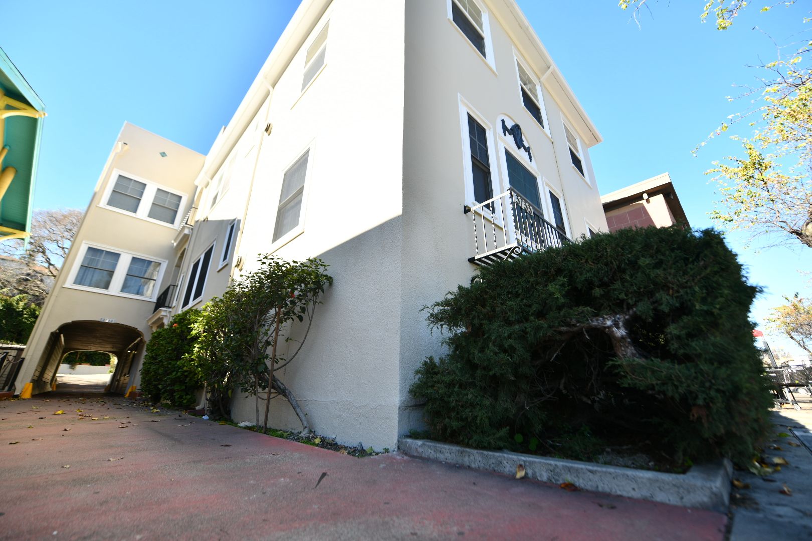 Oakland Apartment: 3733 Grand Avenue