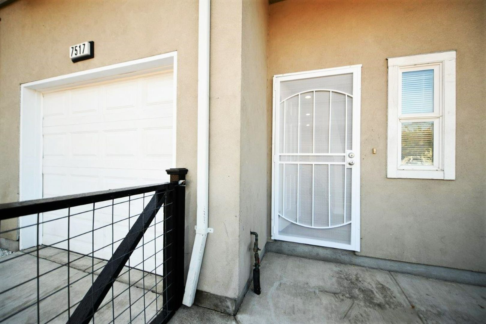 Oakland Apartment: 7511-7527 Bancroft Avenue