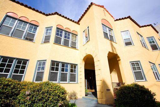 589 Merritt, Recently remodeled bathroom, Hardwood, Gas Stove, China Hill – photo 1