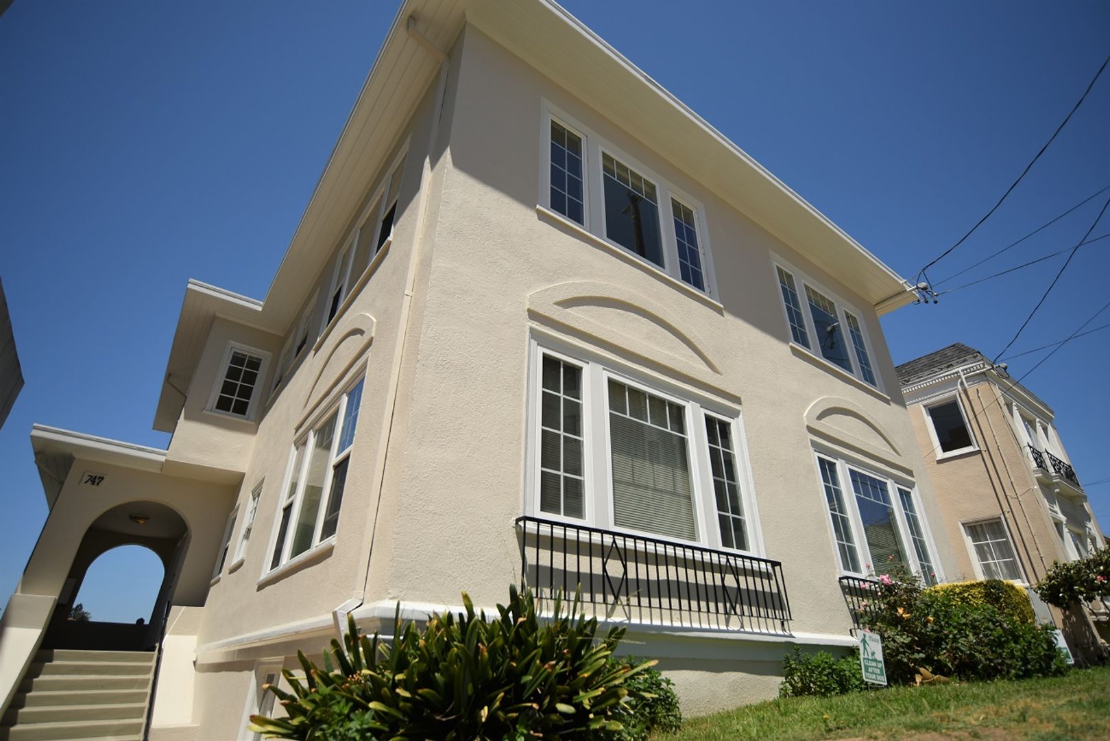 Oakland Apartment: 747 Warfield Avenue