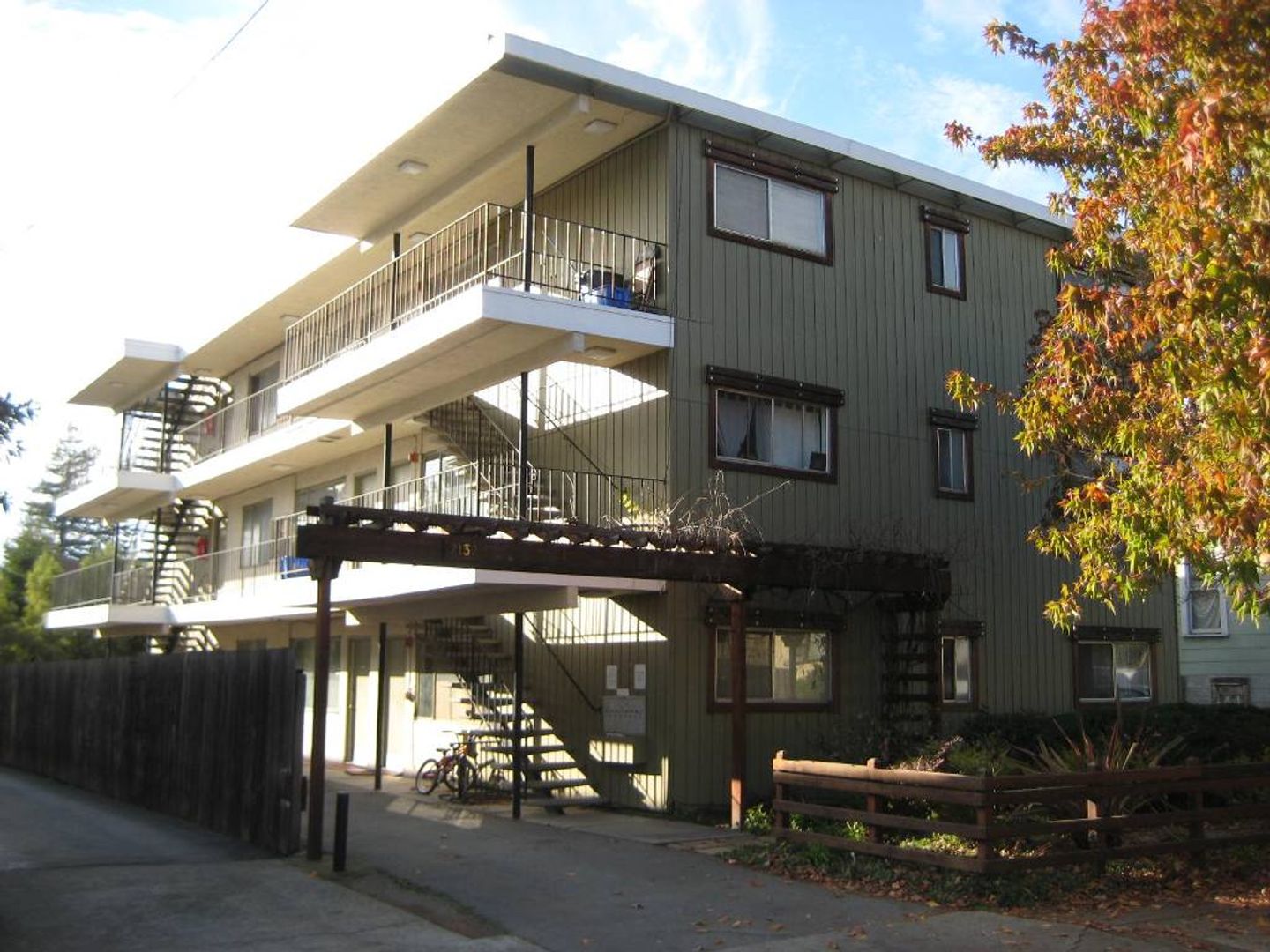 Berkeley Apartment: 2132 Roosevelt Avenue