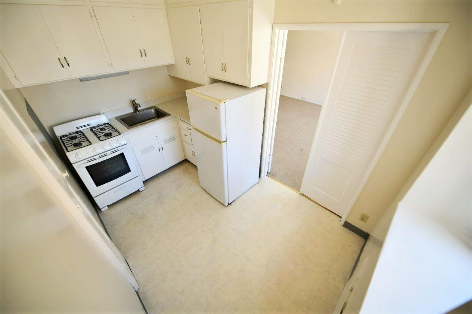 1p374 - 2468 Bancroft 7 of 10