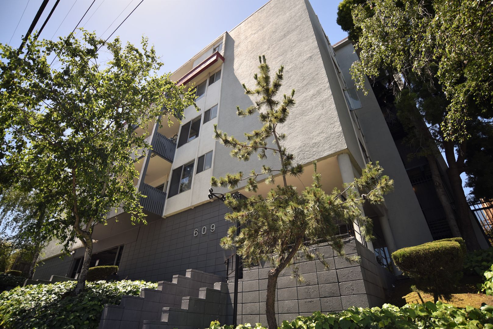 Oakland Apartment: 609 E. 23rd Street