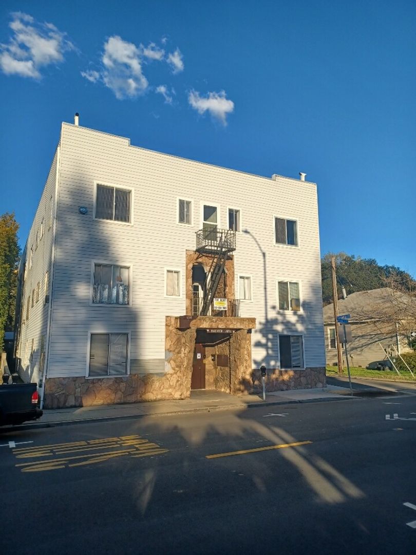 Martinez Apartment: 1131 Pine Street