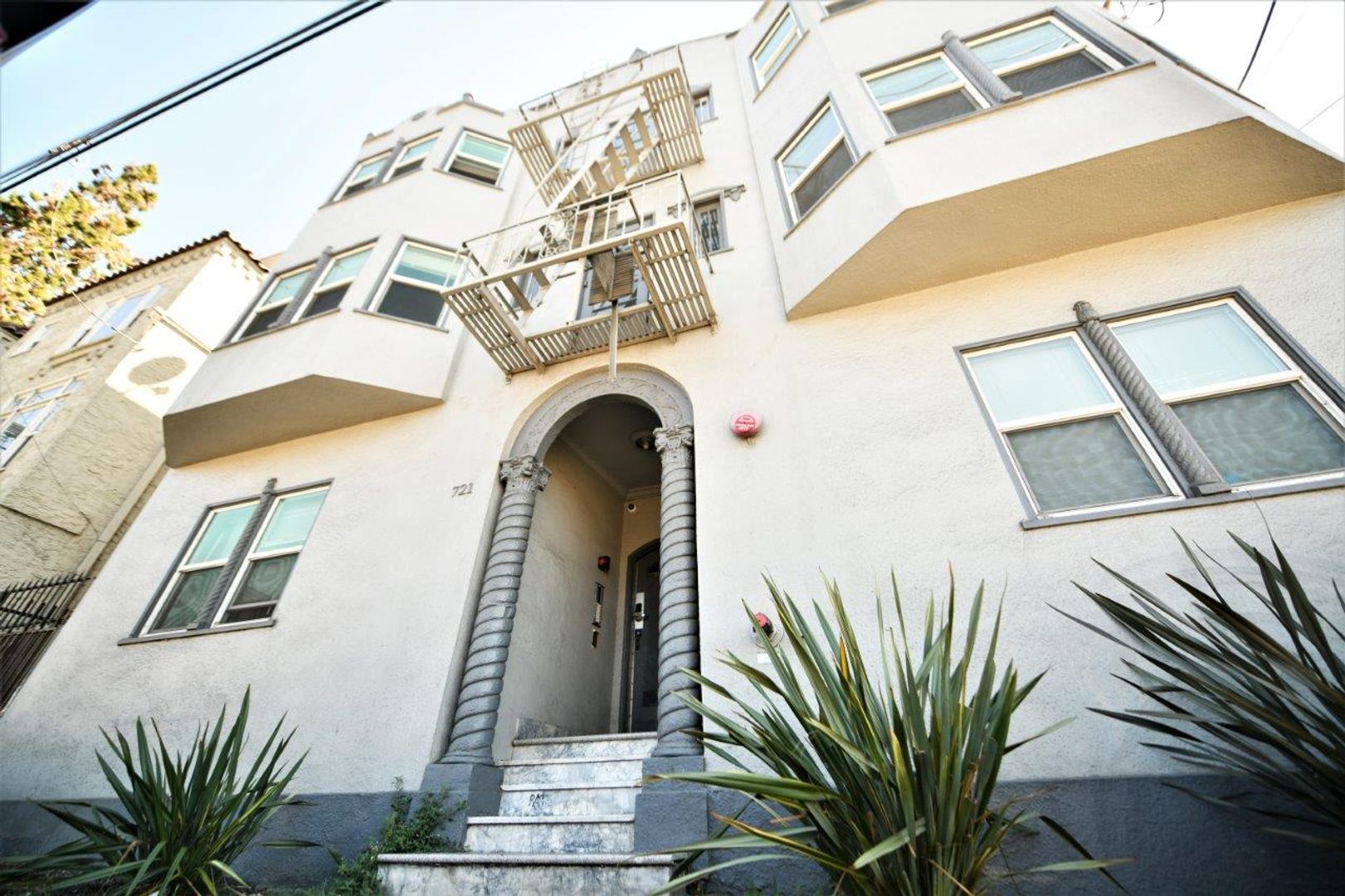 Oakland Apartment: 721 40th Street