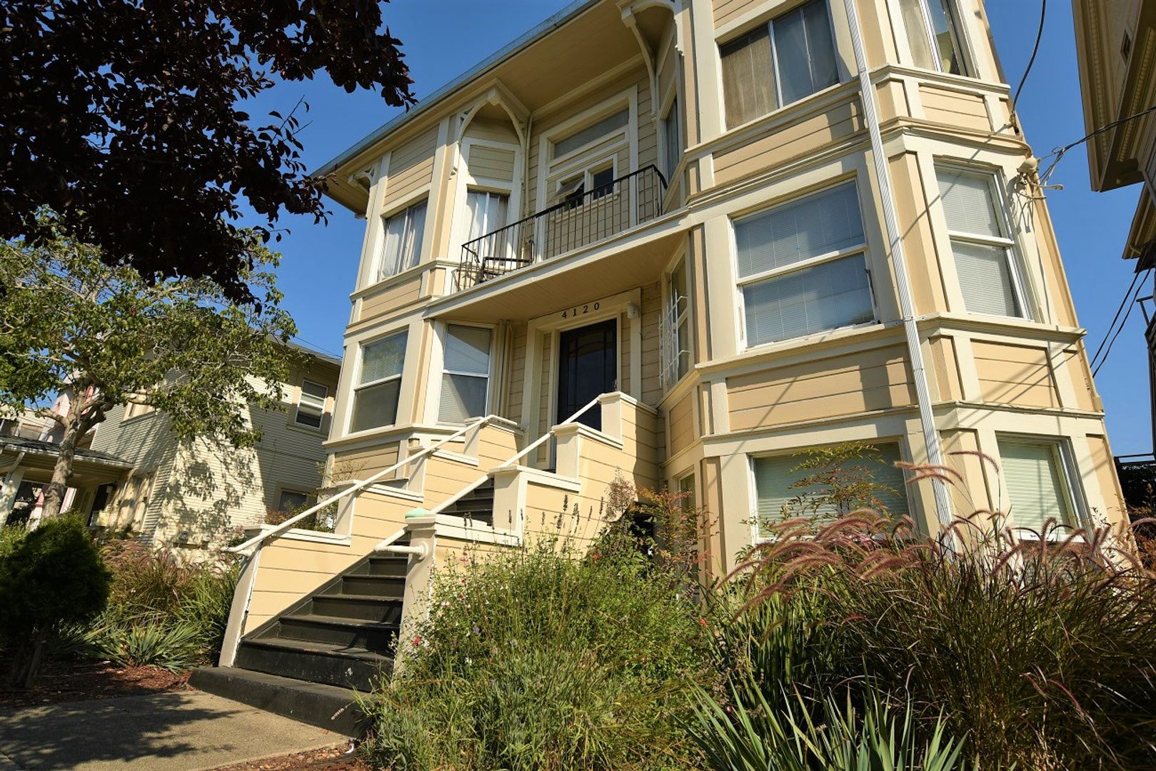 Oakland Apartment: 4114-4134 Howe Street