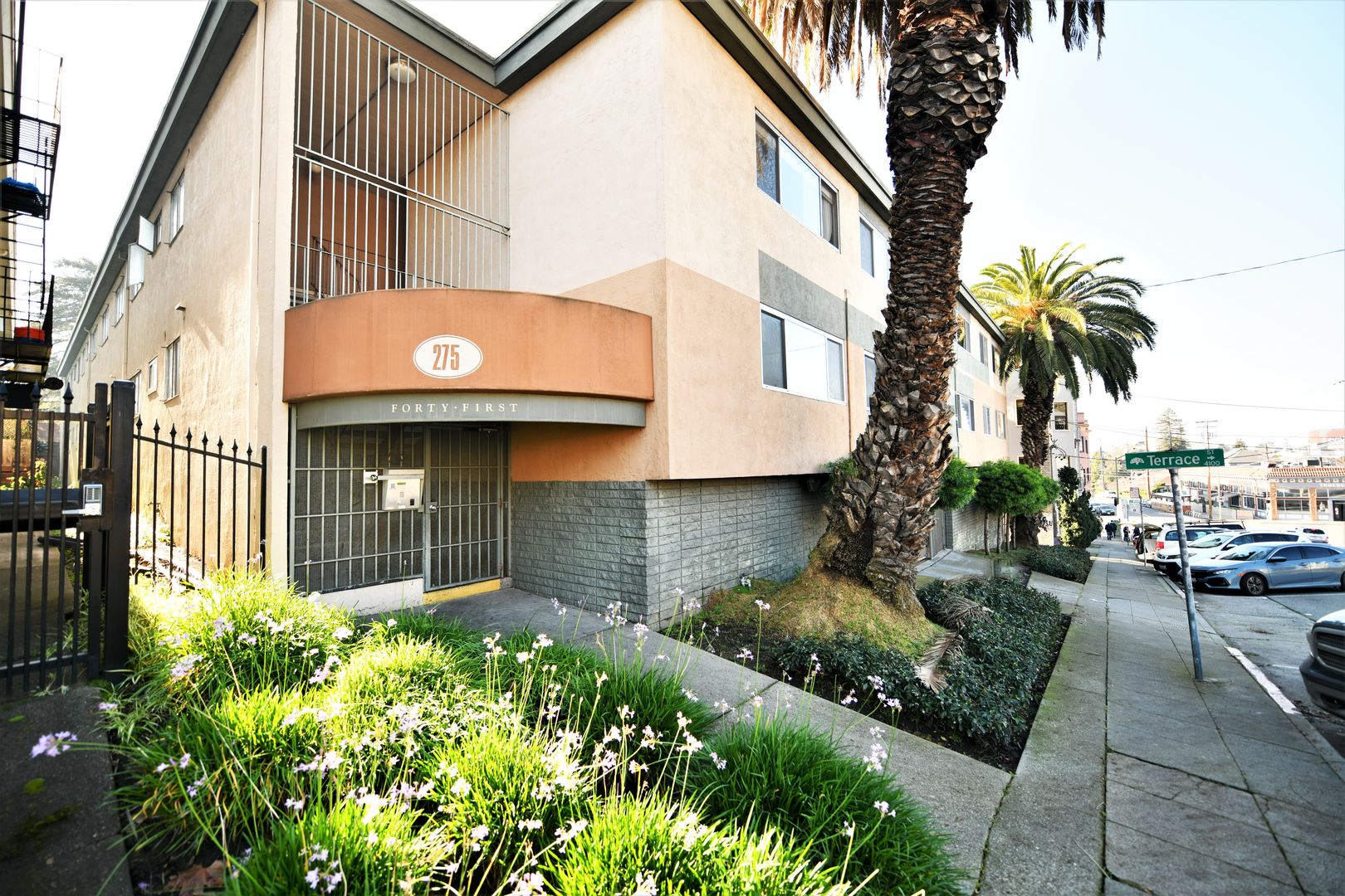 Oakland Apartment: 275 41st Street