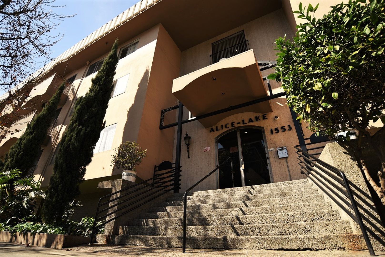 Oakland Apartment: 1553 Alice Street