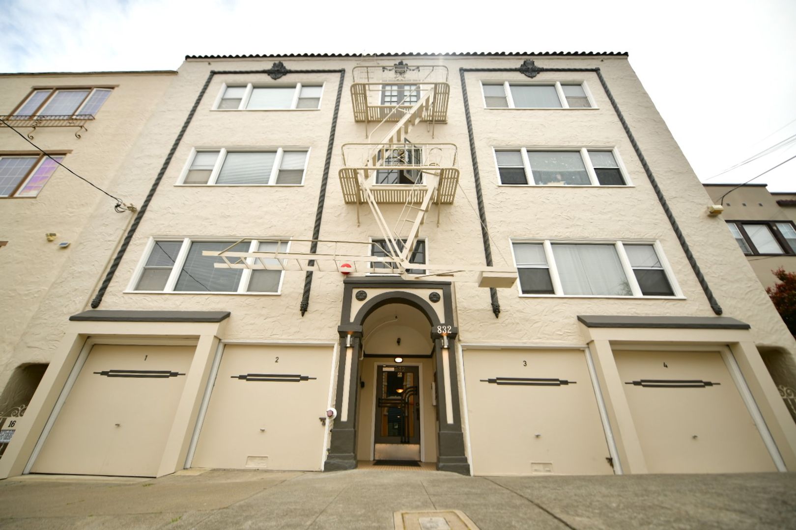 Oakland Apartment: 832 York Street