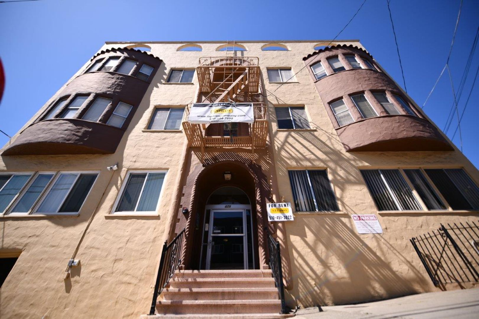 Oakland Apartment: 479 Merritt Avenue