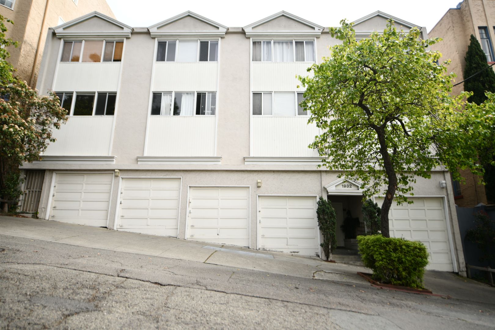 Oakland Apartment: 1932 6th Avenue