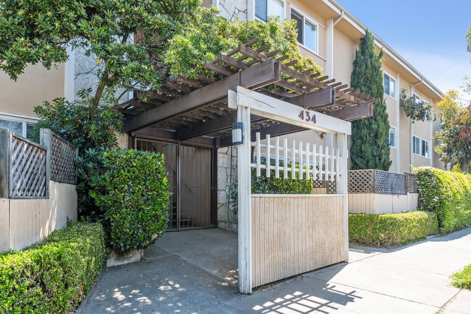 Oakland Apartment: 434 E. 17th Street