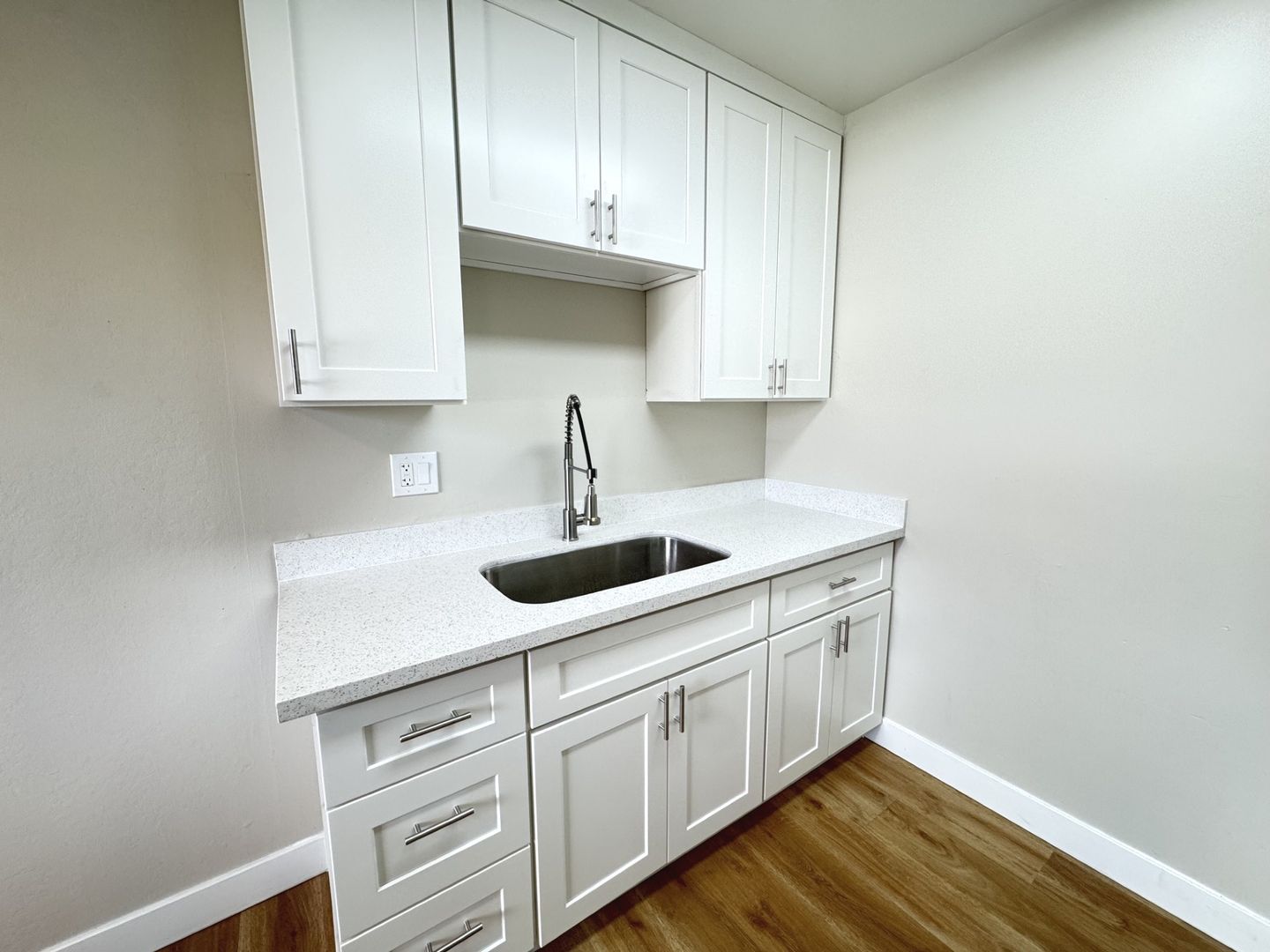 2p005 - 524 E. 17th Street 5 of 14