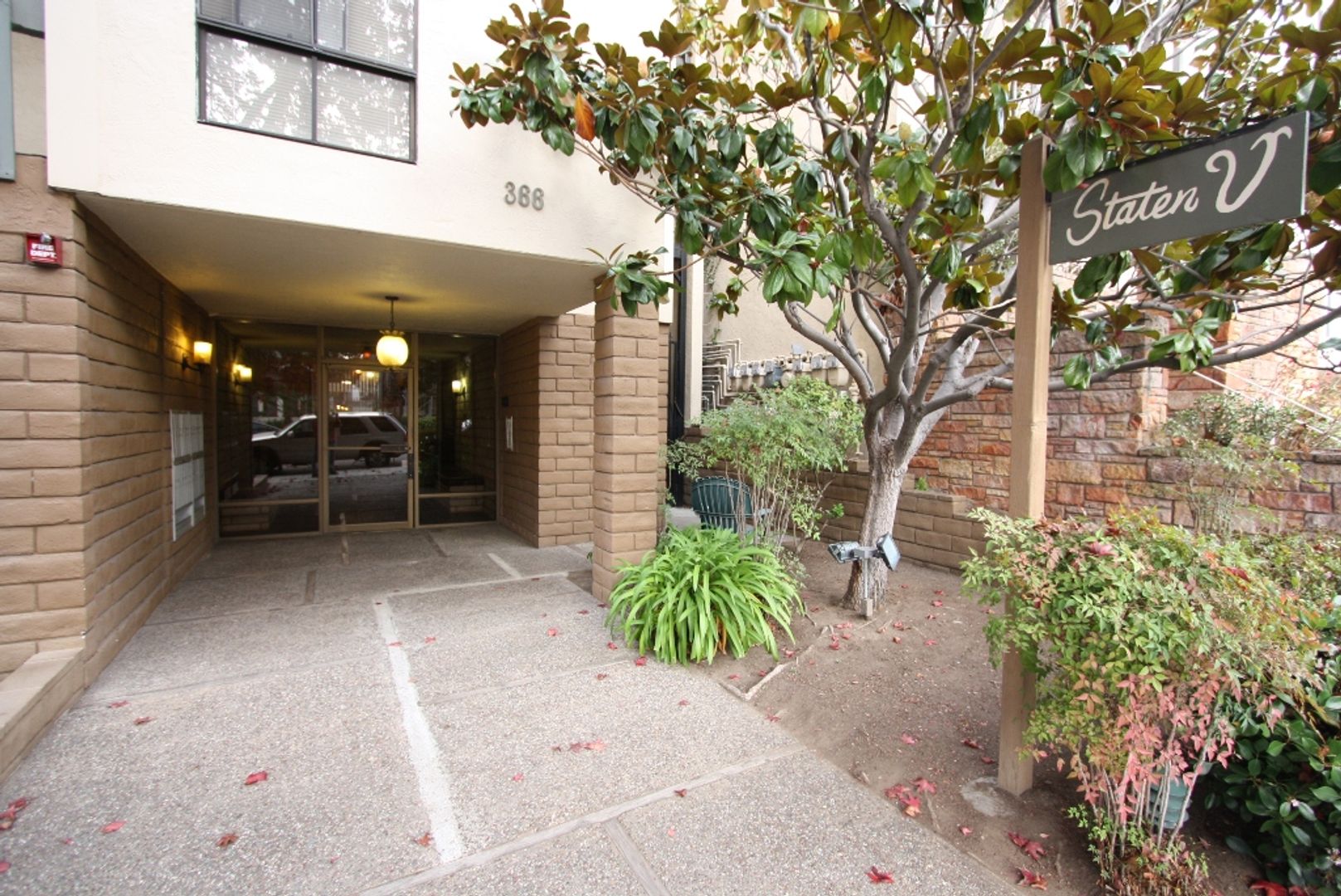 Oakland Apartment: 366 Staten Avenue