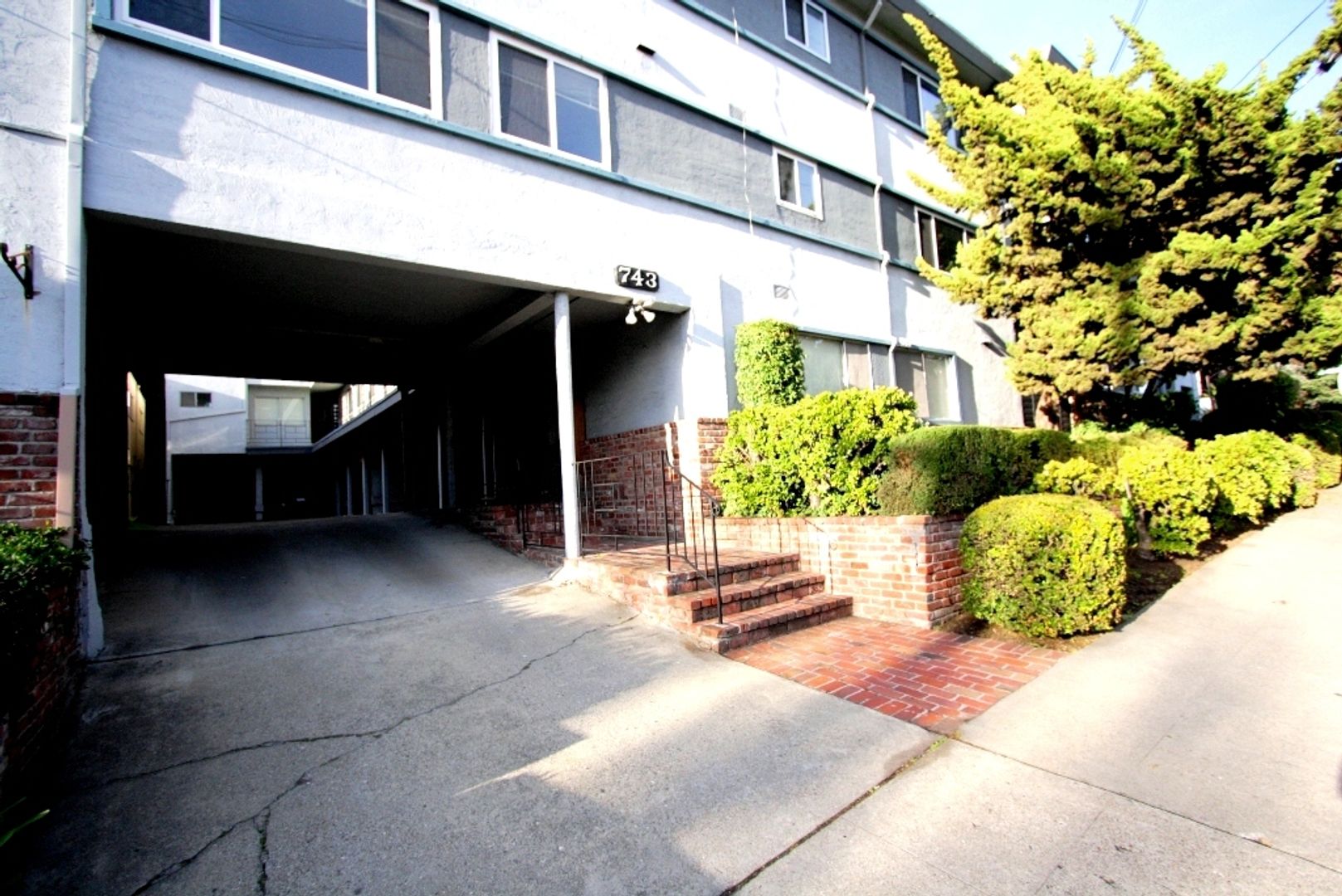 Oakland Apartment: 743-749 Oakland Avenue