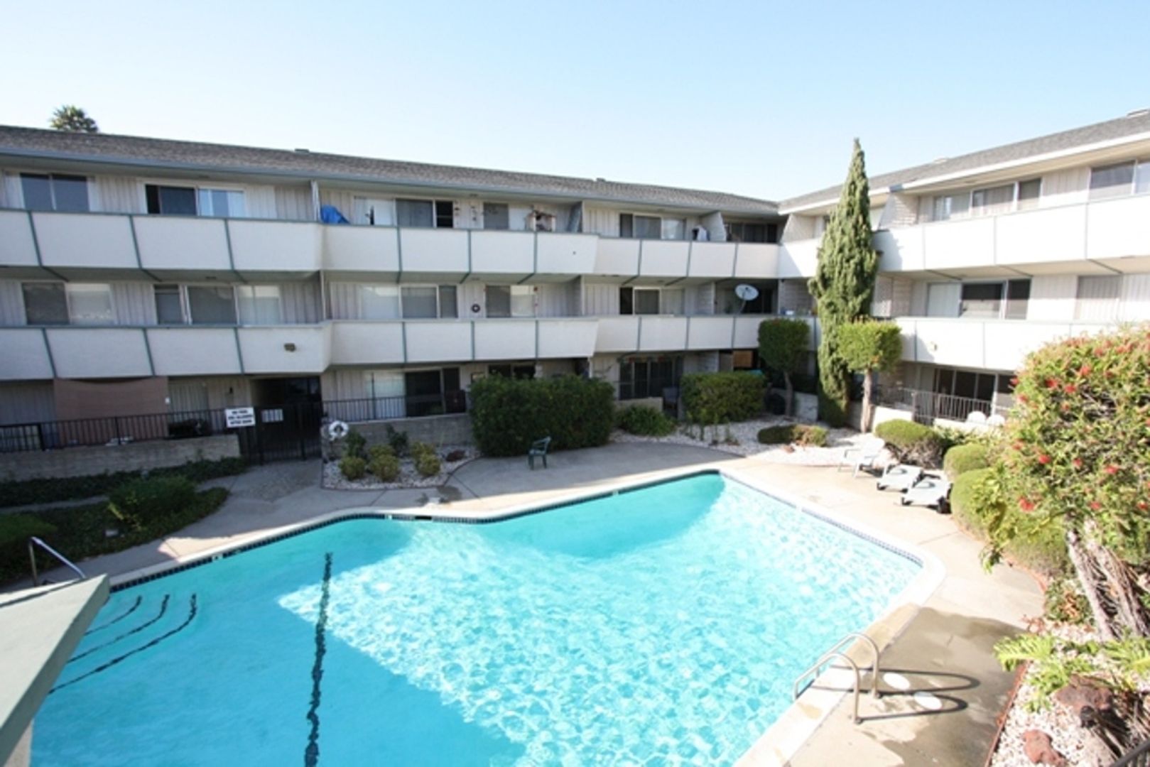 Alameda Apartment: 2031 Shoreline Drive