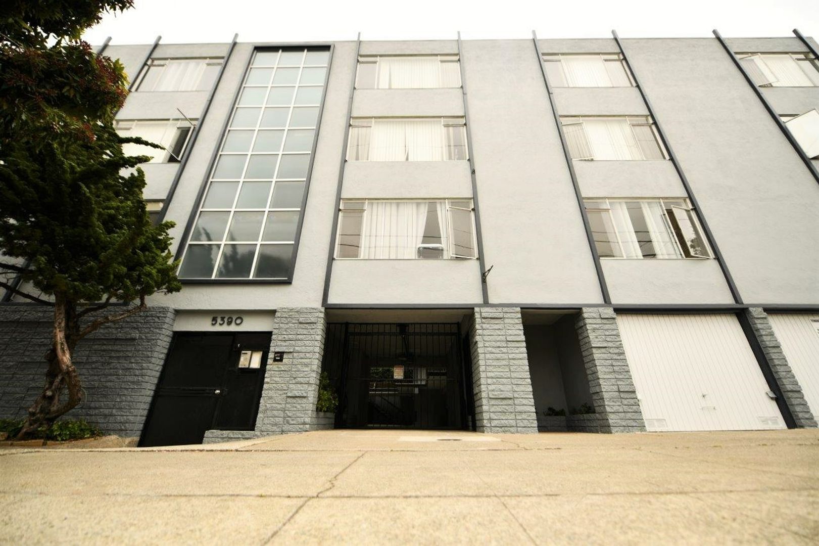 Oakland Apartment: 5390 Broadway