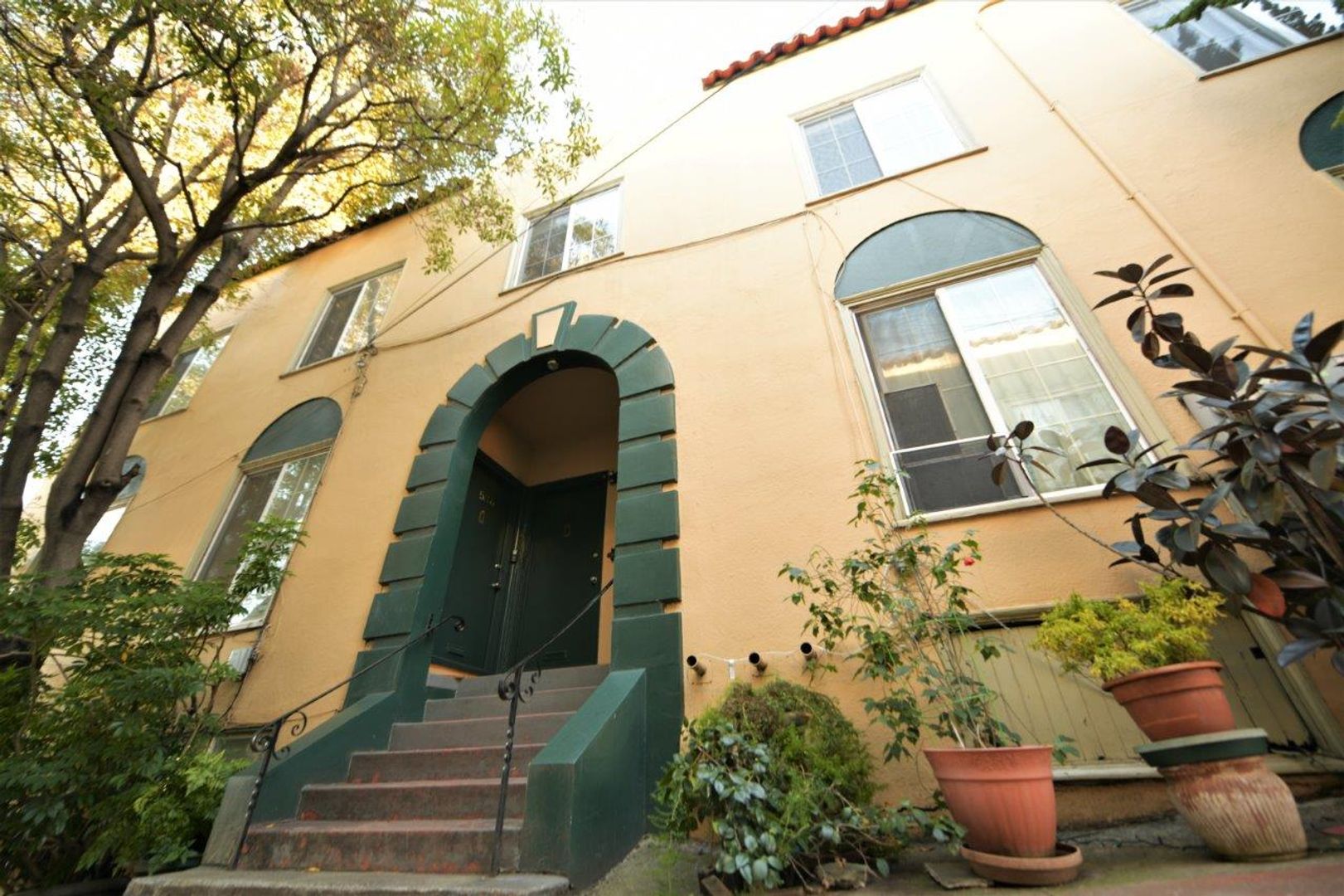 Oakland Apartment: 536 - 542 Merritt Avenue