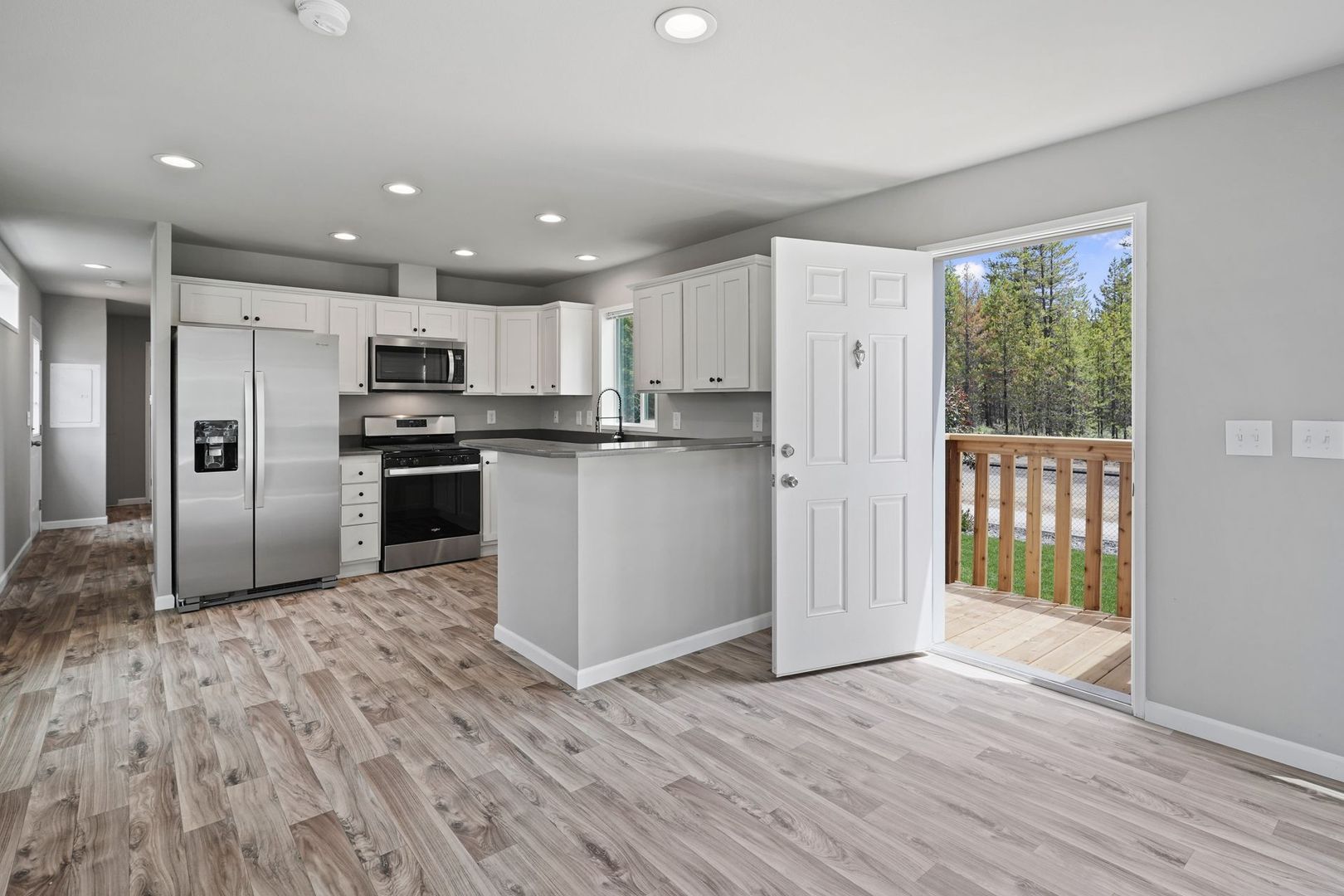 La Pine Apartment: 52663 Drafter Rd.