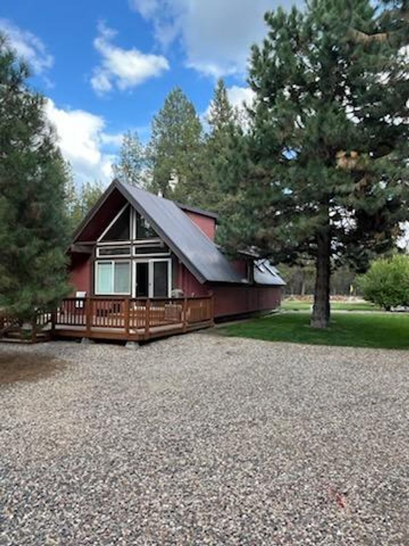 La Pine Apartment: 15543 Emerald Dr.