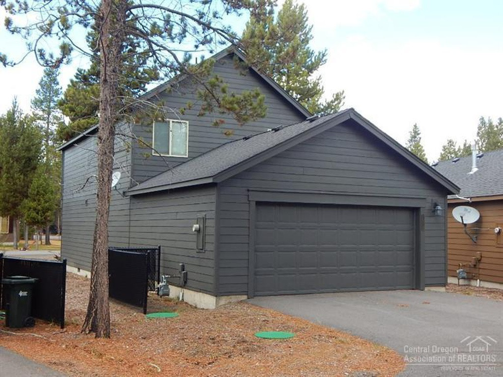 La Pine House: 16559 Daisy Place