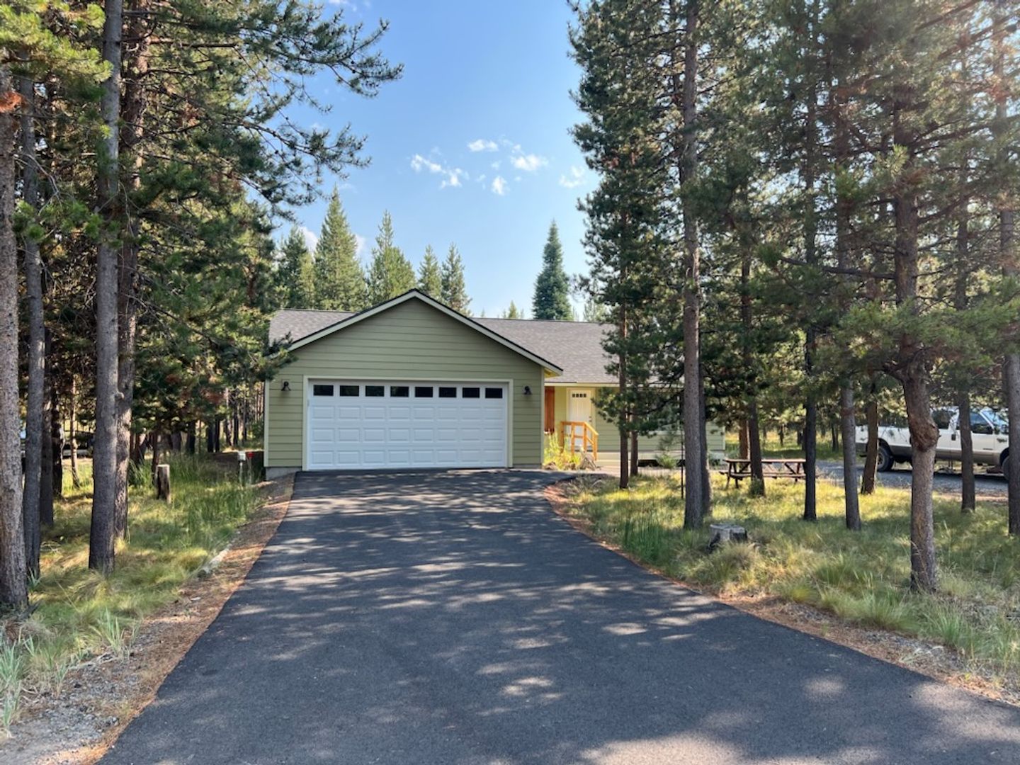 Bend House: 17447 Auklet Dr.
