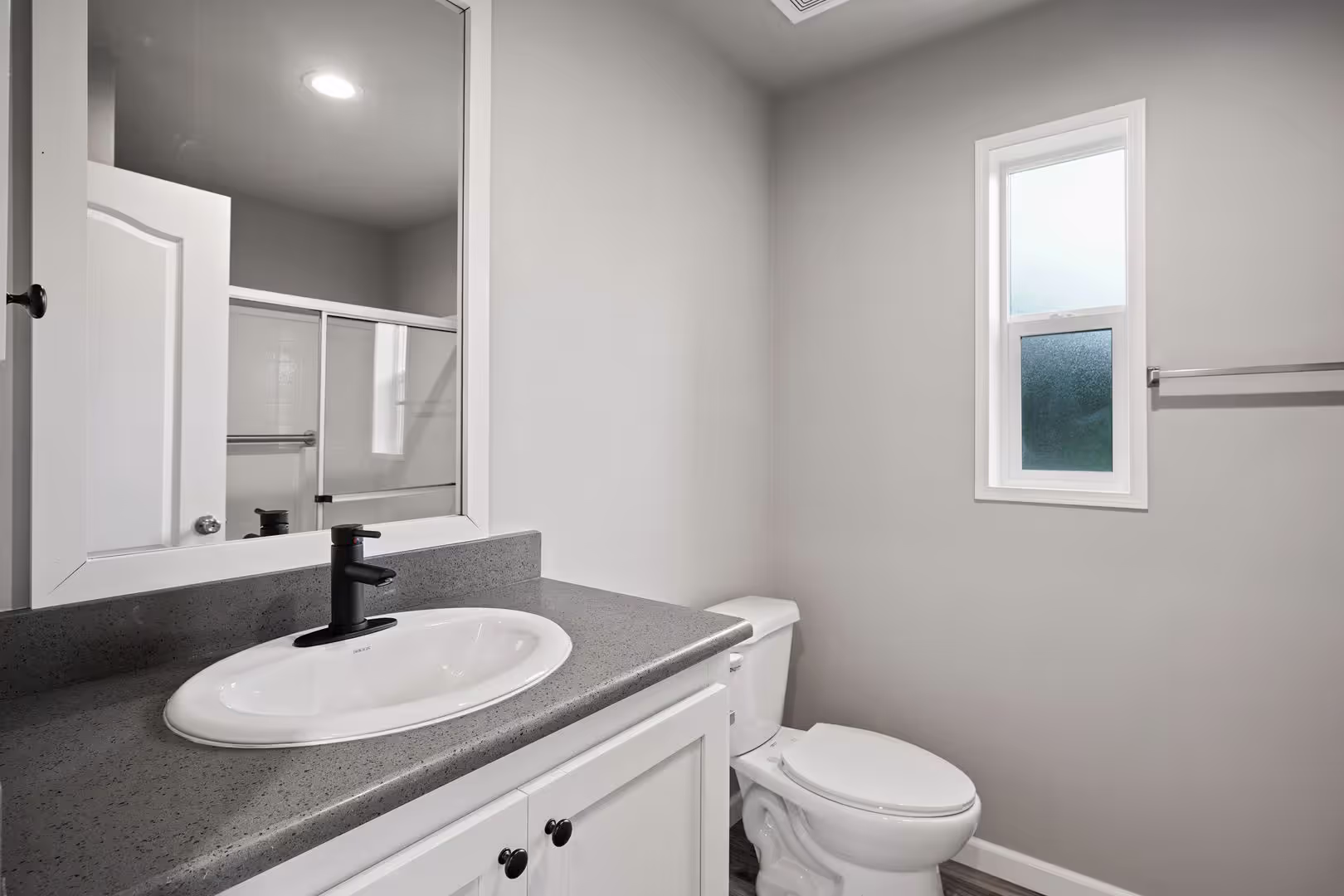 La Pine Apartment: 52663 Drafter Rd.