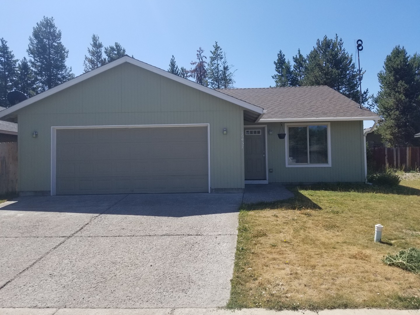 La Pine House: 16457 Cassidy
