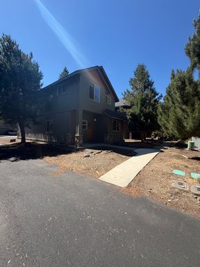 3 Bed 2.5 Bath Rental at 16594 Daisy PL, La Pine, OR – photo 1