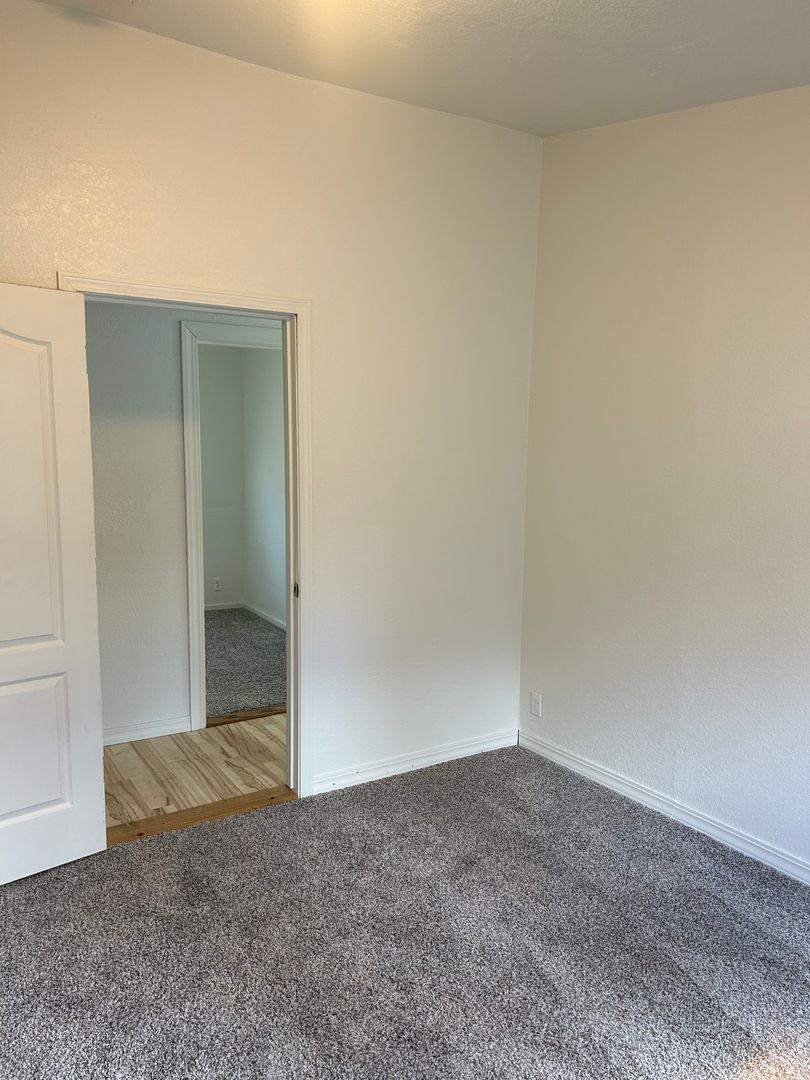 La Pine House: 16182 South Dr.