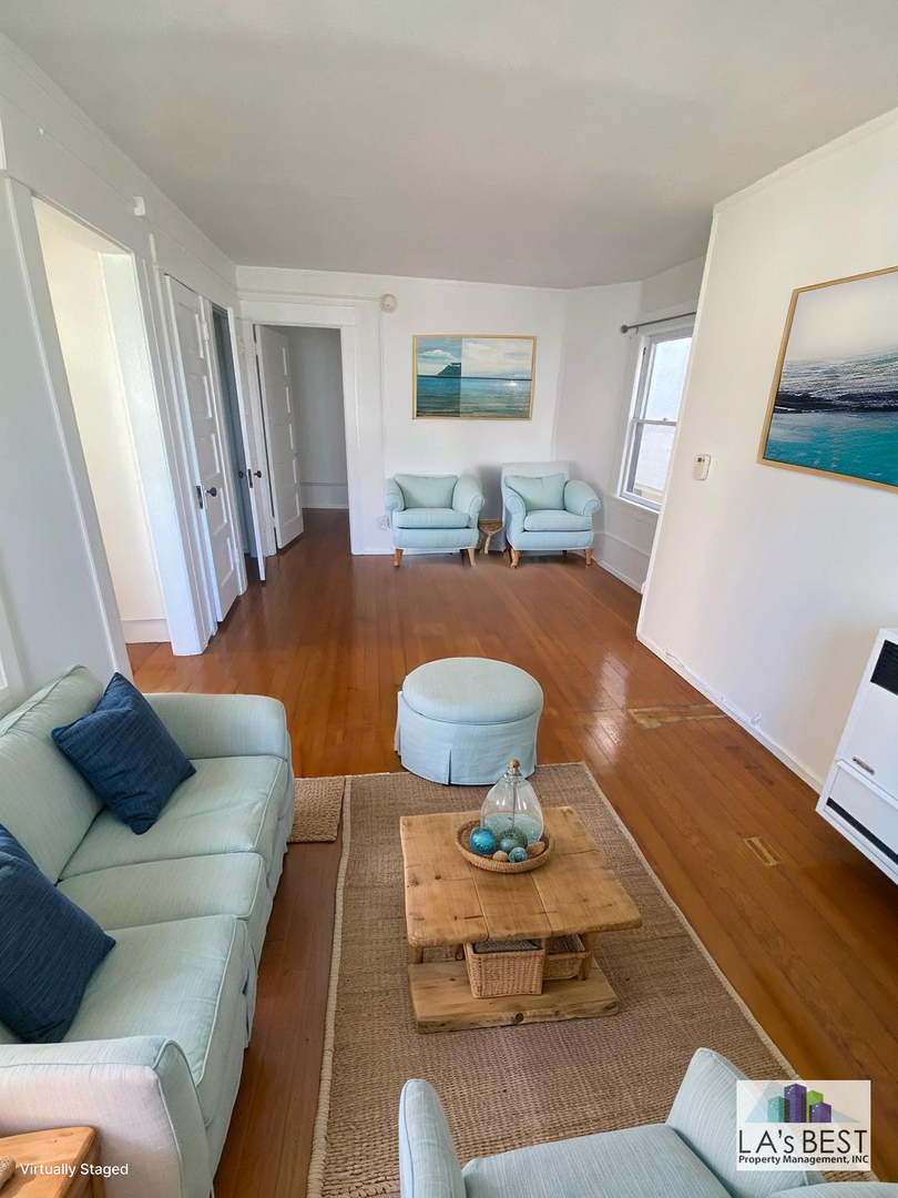 Venice Apartment: 17 Ozone Avenue