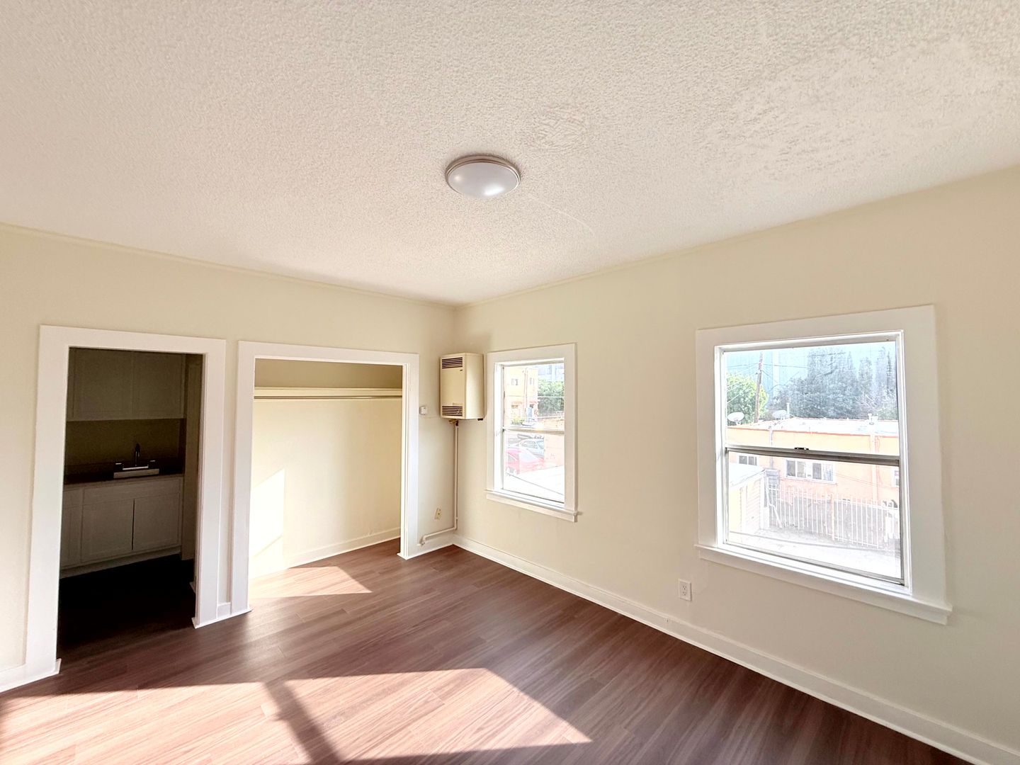 Los Angeles Apartment: 1614 N. Kenmore Avenue