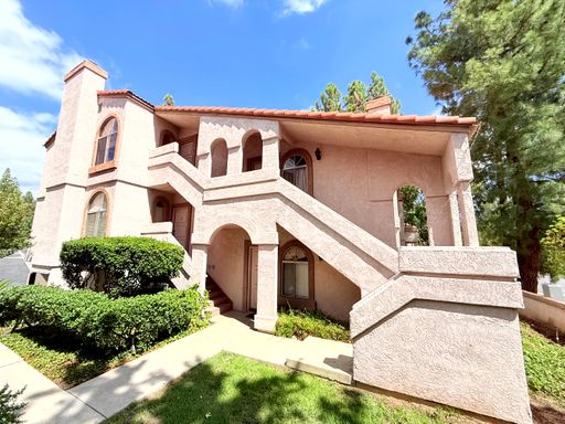 Beautiful 2-bed, 2-bath upper level Condo in West Hills – photo 1