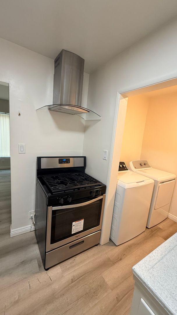 Inglewood Apartment: 625 Aerick Street