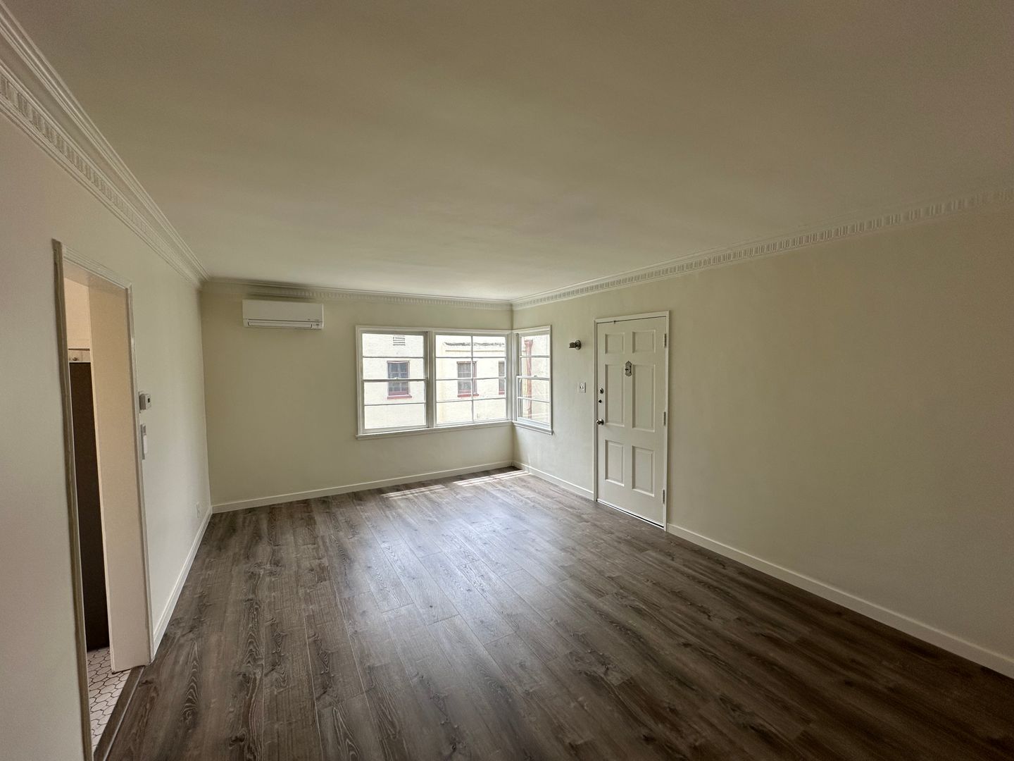 Los Angeles Apartment: 624 1/2 N Spaulding Ave