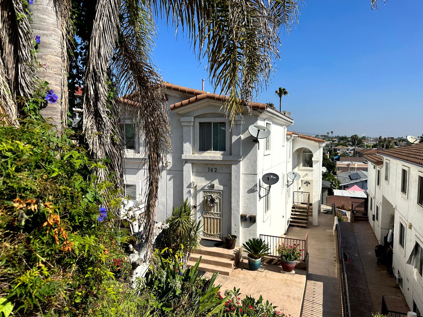 San Pedro Apartment: 762 W. 21st St.