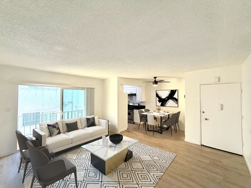 ***MOVE-IN SPECIAL ONE MONTH FREE RENT***Beautiful renovated upper level 2 bed - 2 bath with parking in South Carthay area – photo 1