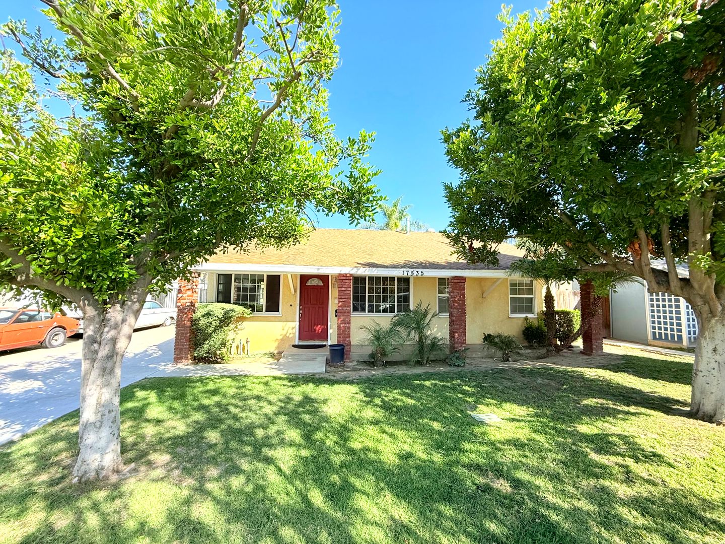 Northridge Apartment: 17535-17537 Baltar Street