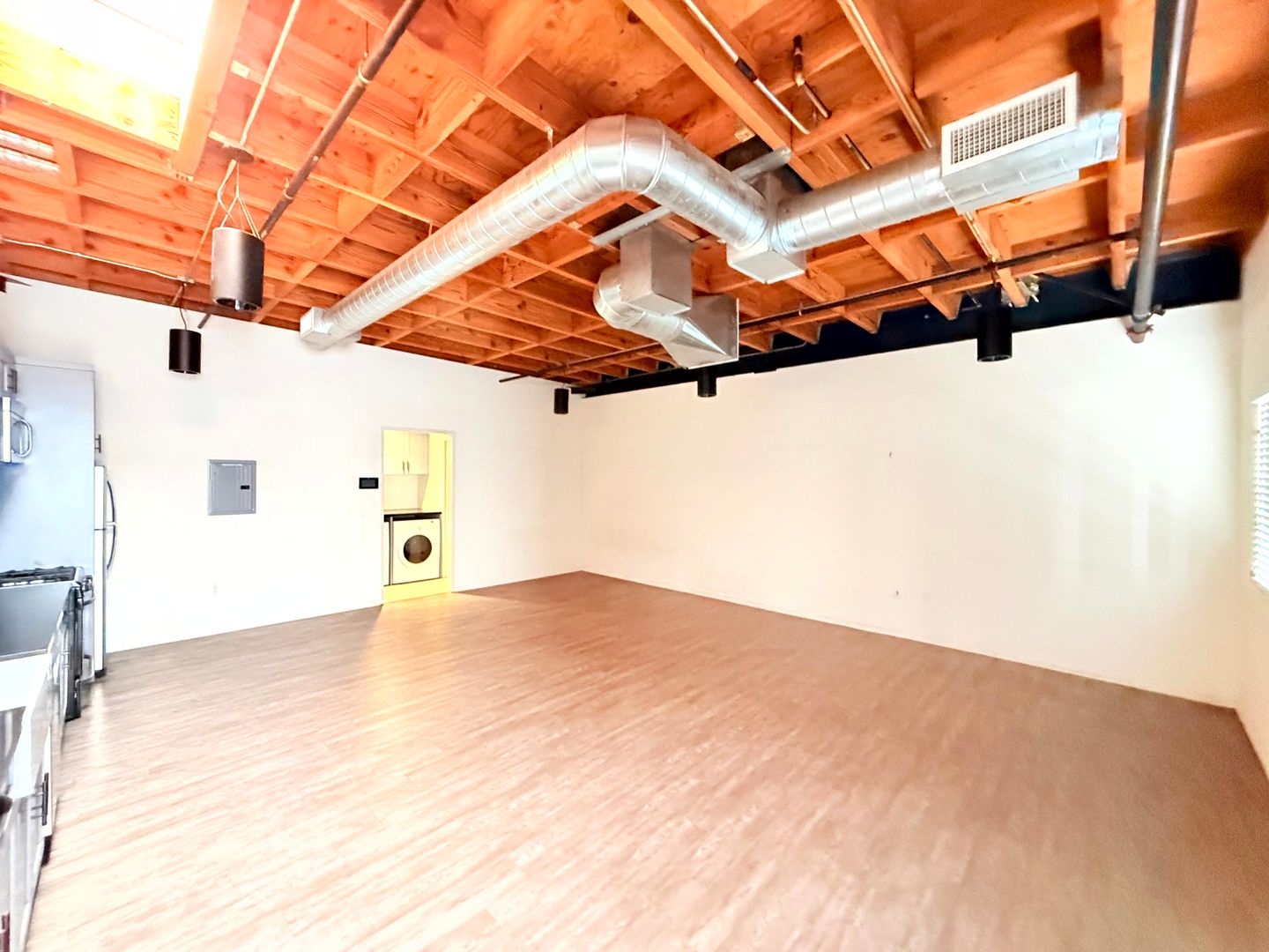Los Angeles Apartment: 2311 Pasadena Avenue