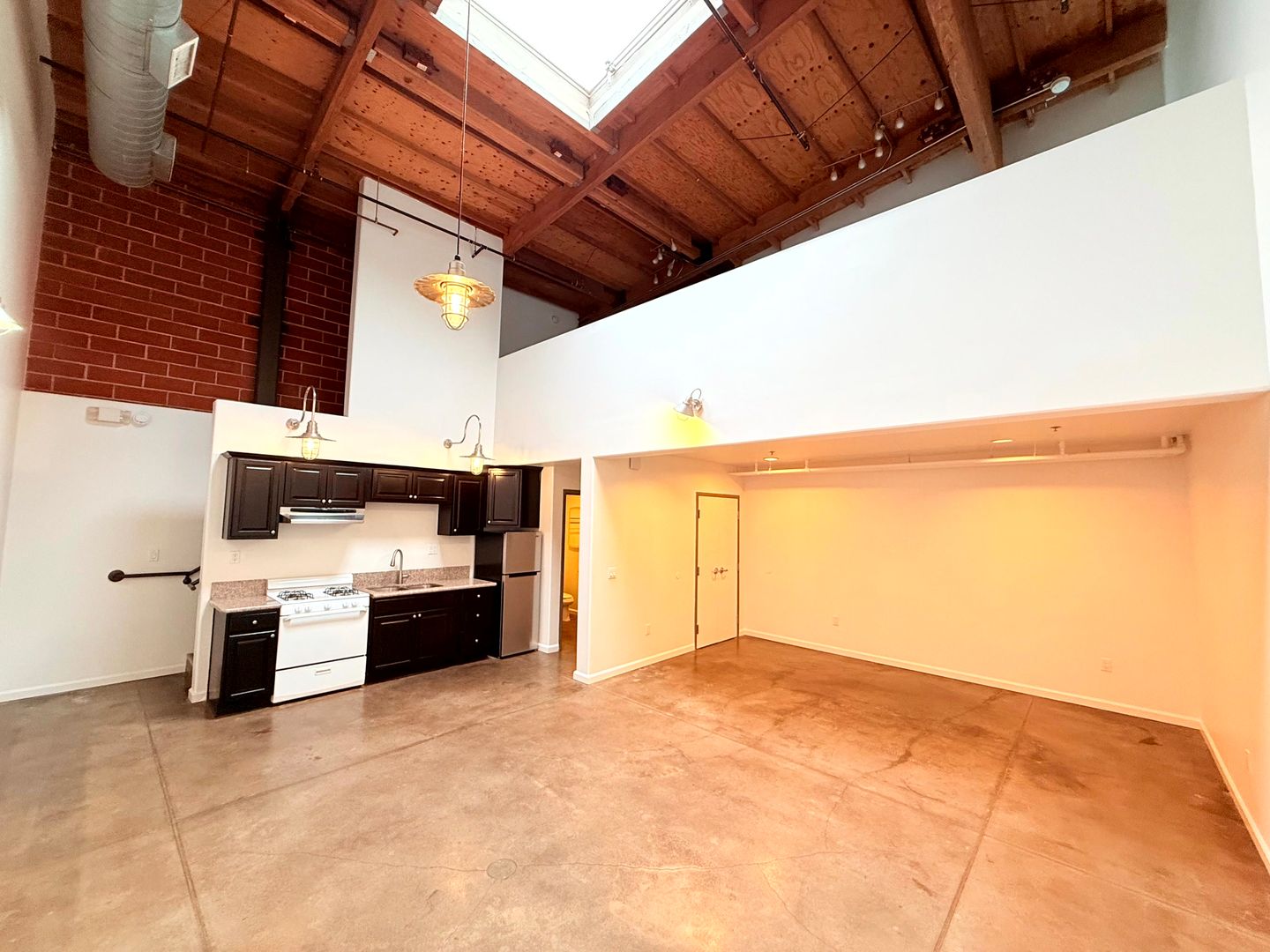 Los Angeles Apartment: 1734 N. Main St.,/ 633 Gibbons Street