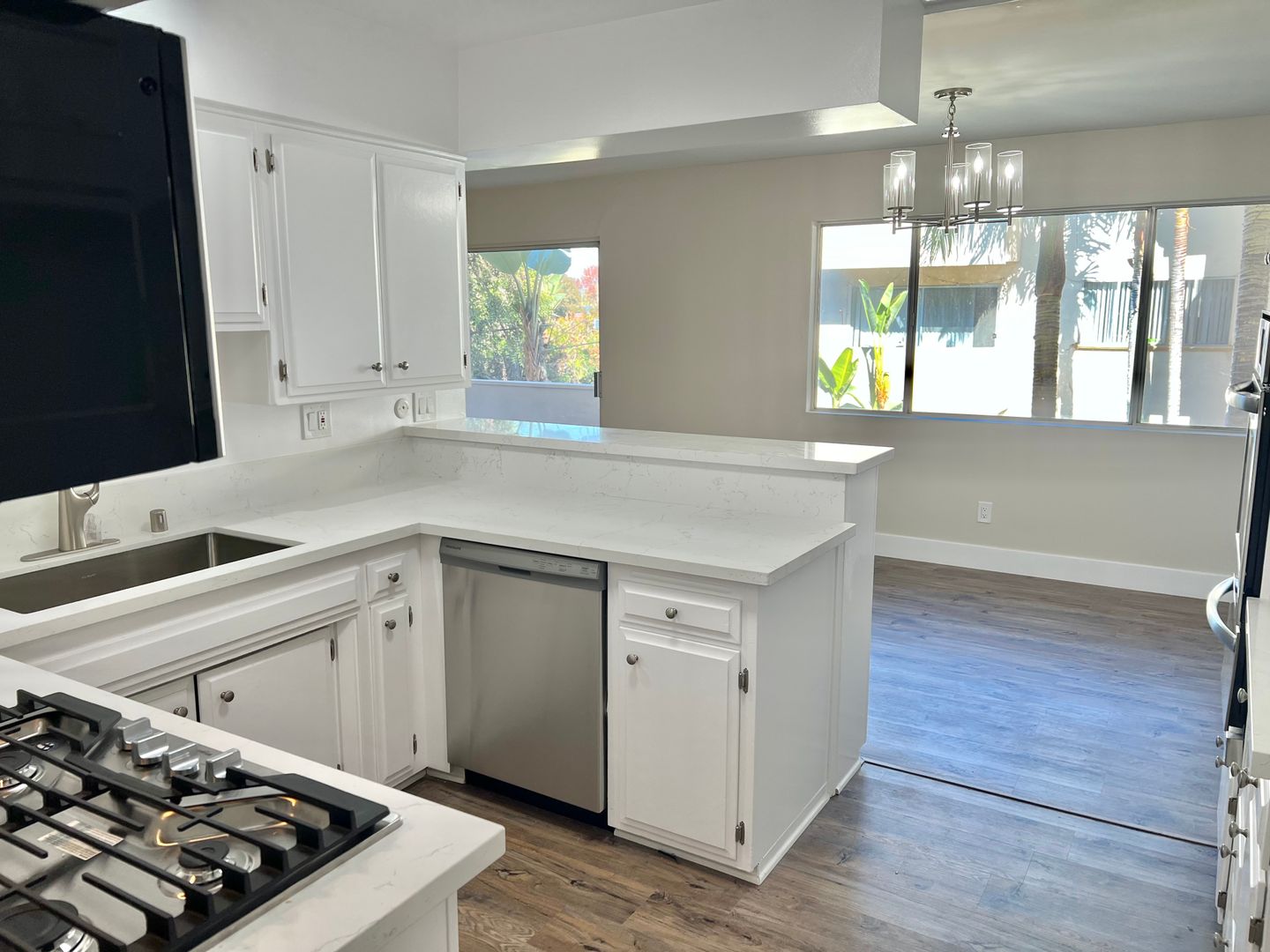 Sherman Oaks Apartment: 4647 Vista Del Monte