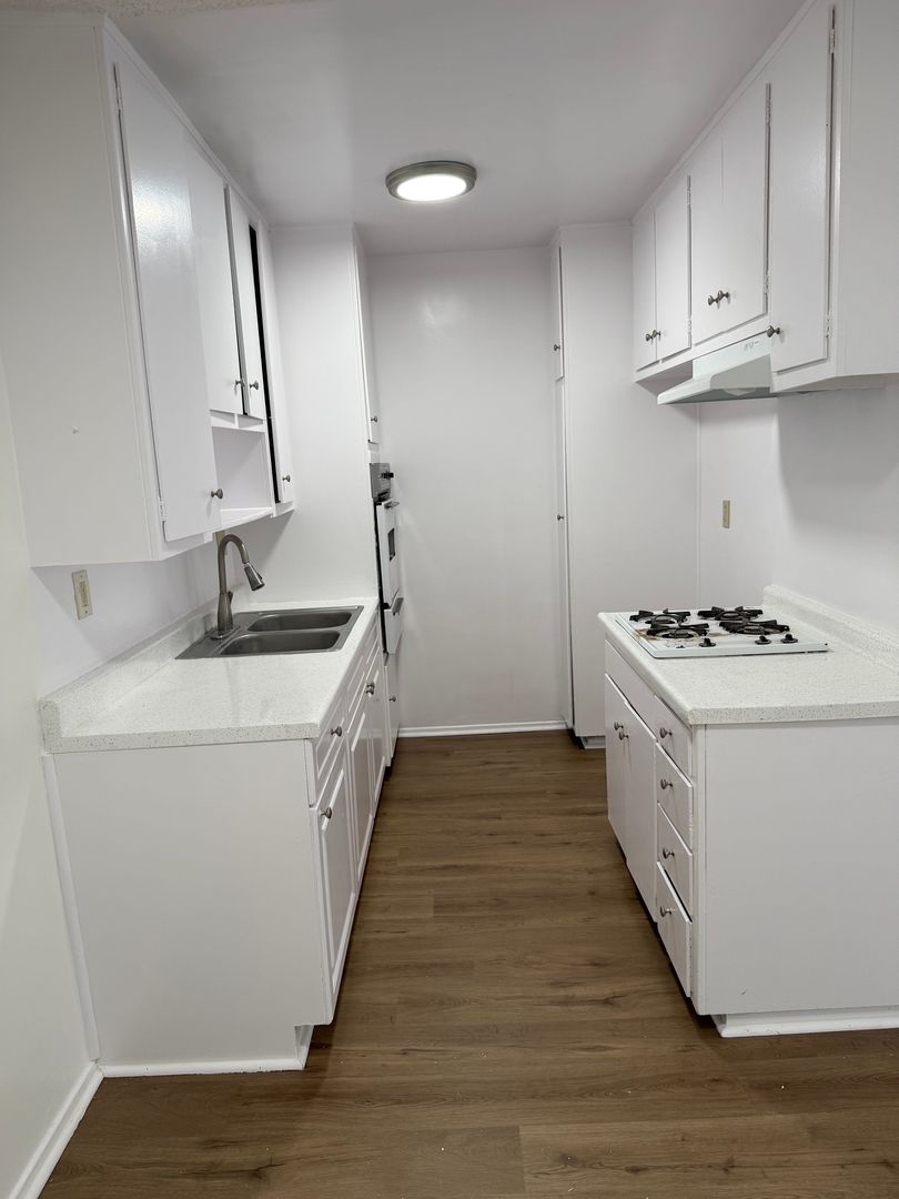 Canoga Park Apartment: 8350 Northgate Ave