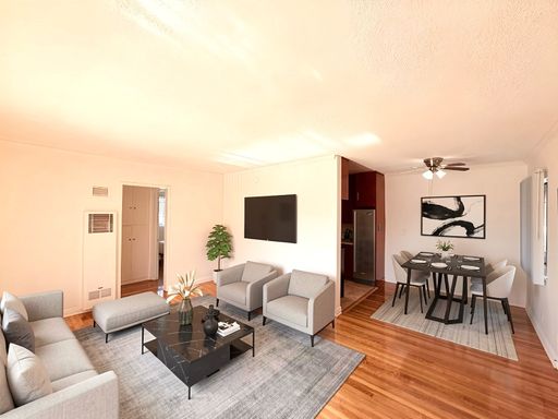 ***MOVE-IN SPECIAL 1.5 MONTH FREE RENT***Spacious, Renovated 1-Bed 1 bath Apartment with parking in the Heart of Hollywood! – photo 1