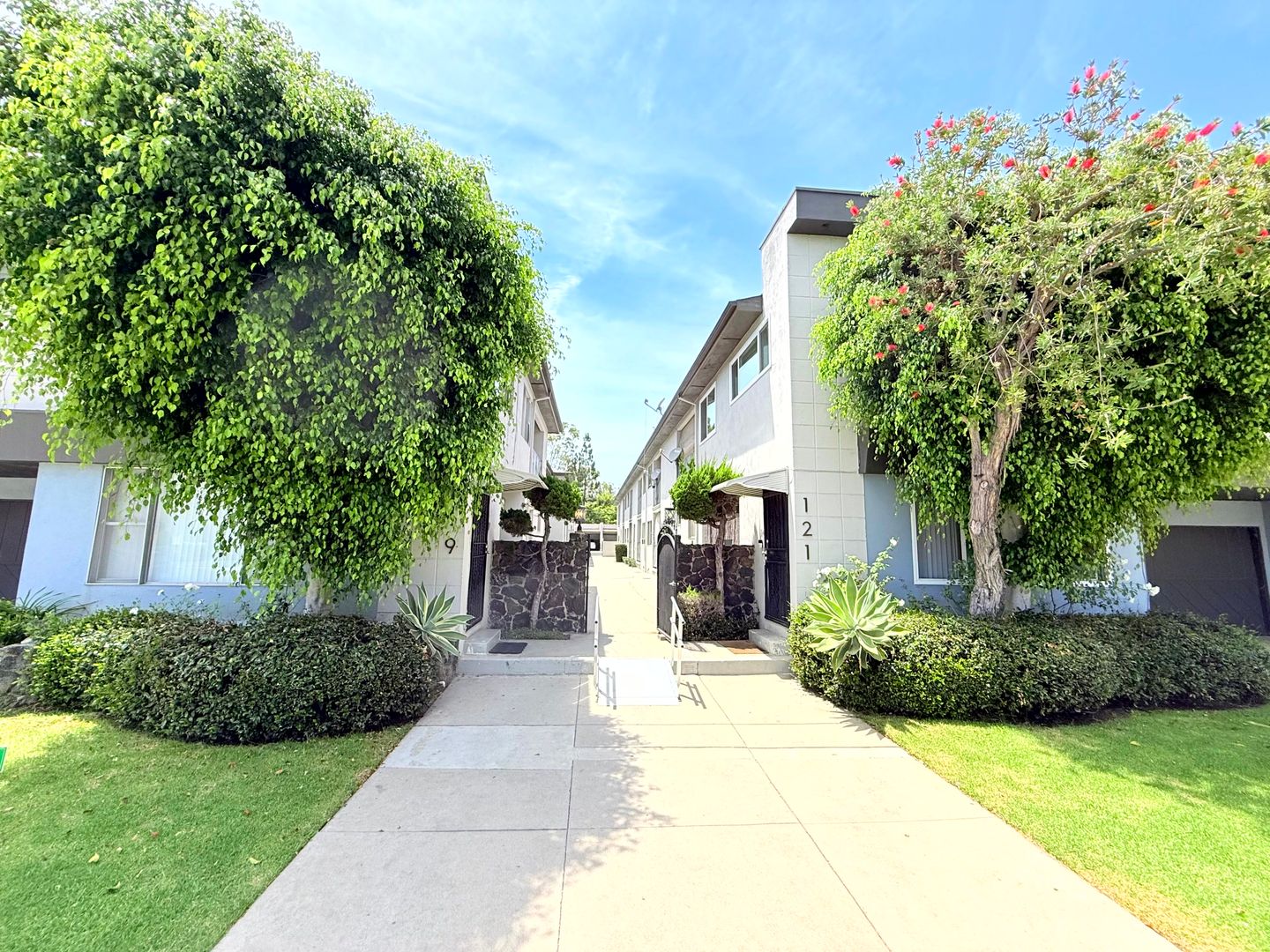 Inglewood Apartment: 119 - 121 N Hillcrest Blvd