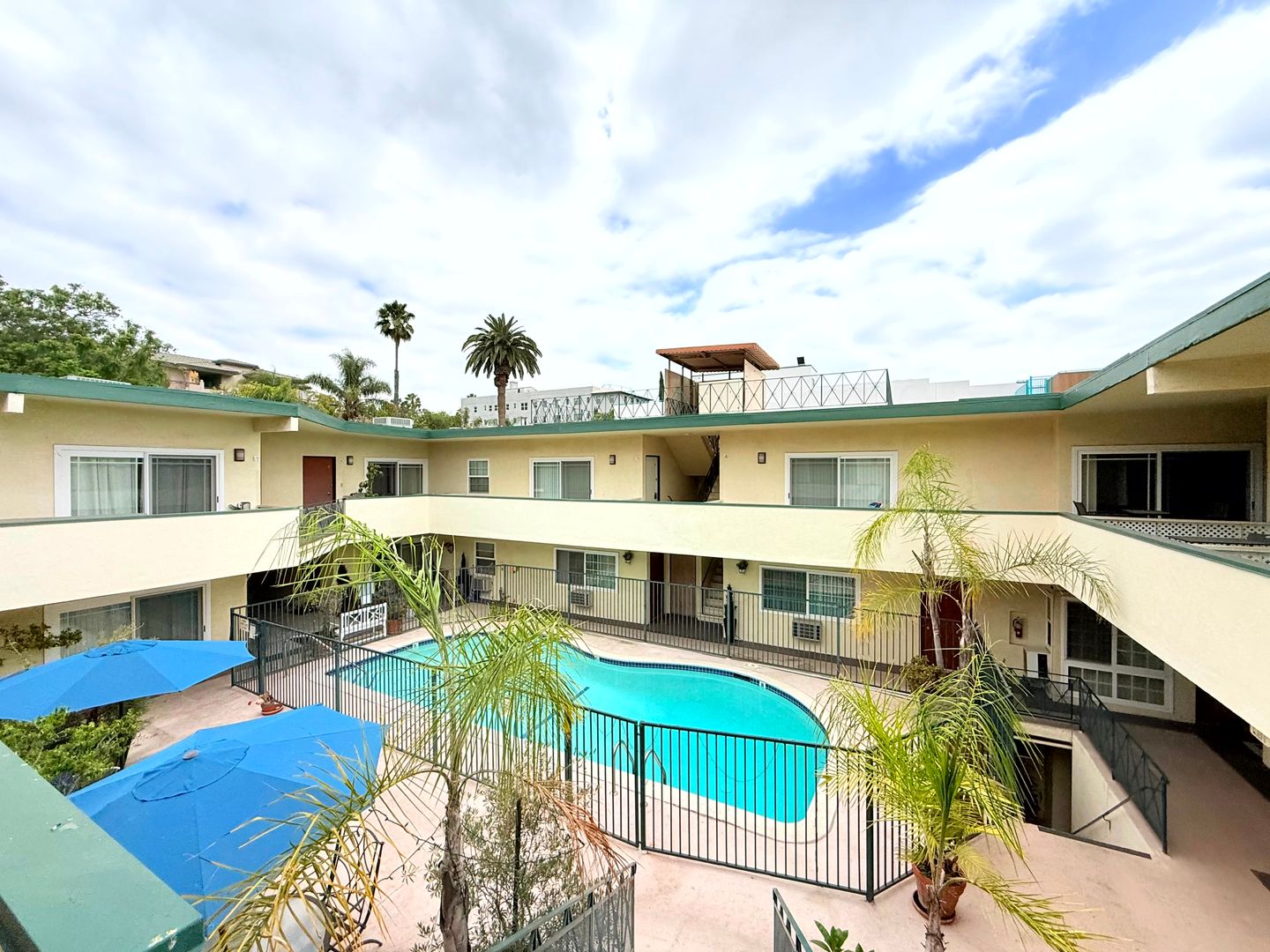 West Hollywood Apartment: 8130 Norton Ave