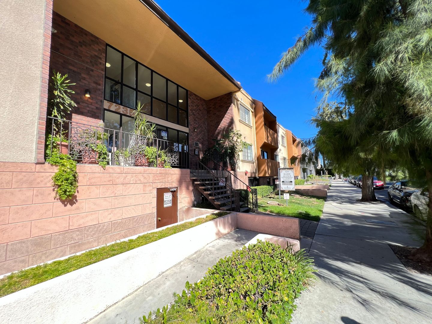 Reseda Apartment: 7235 Baird Avenue